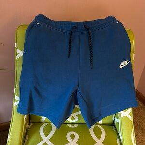Men’s Nike Tech shorts -size S